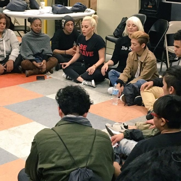 Lady Gaga впервые призналась, что страдает от серьезной болезни