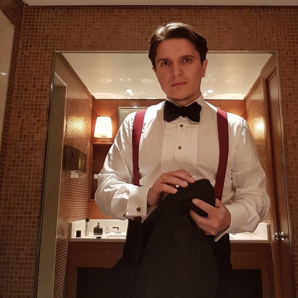 Анатолий Анатолич запрещает своим дочкам пользоваться гаджетами