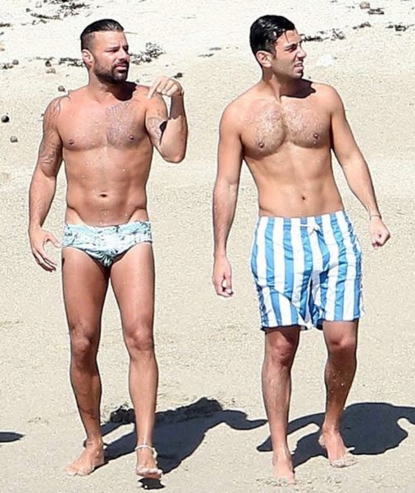 Папарацци засняли Рики Мартина с женихом на отдыхе в Мексике