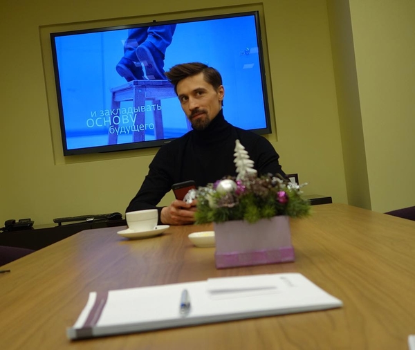 Праздник к нам приходит: Дима Билан презентовал новый новогодний клип