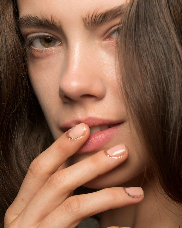 Маникюр на Новый год: пять интересных идей с подиума