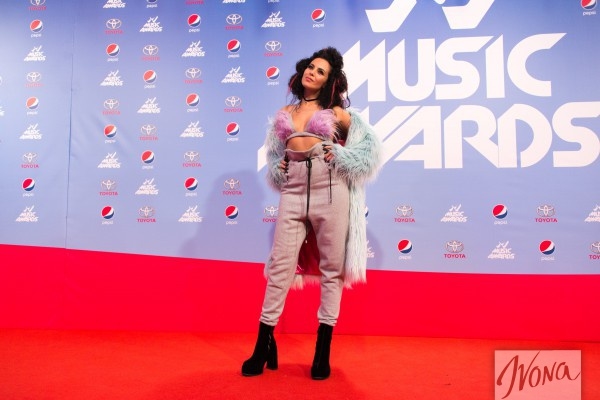 Настя Каменских впервые прокомментировала поцелуй с Надей Дорофеевой