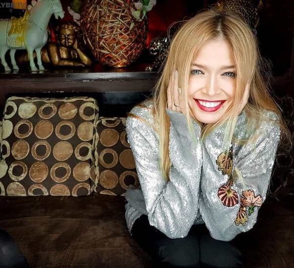 Брежнева сделала детский макияж в честь дня рождения дочери