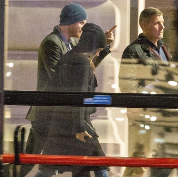 Принц Гарри и Меган Маркл были замечены в аэропорту Лондона