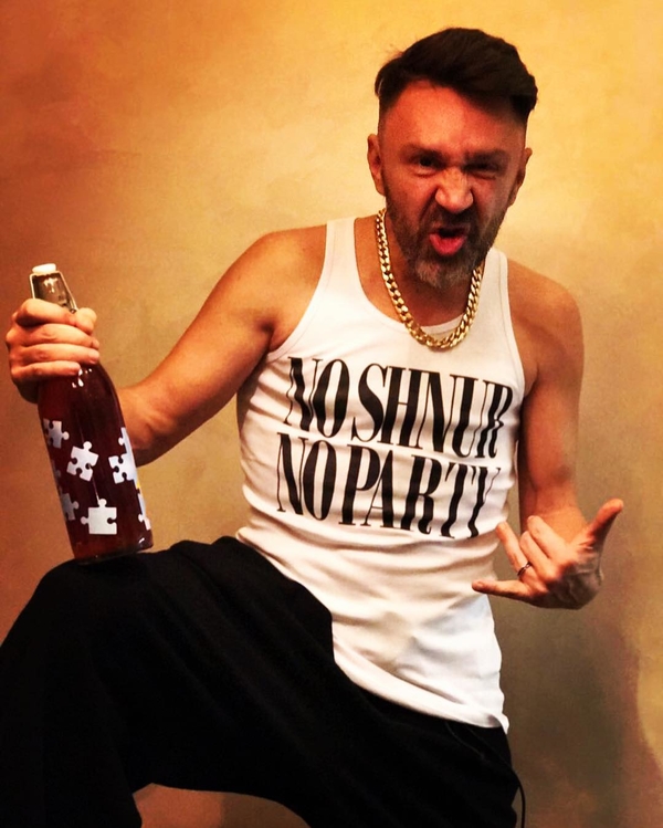 Сергей Шнуров представил видео к фильму Елки 5 с Иваном Ургантом