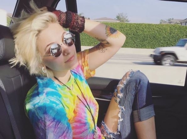 18-летняя дочь Майкла Джексона показала фото в бикини