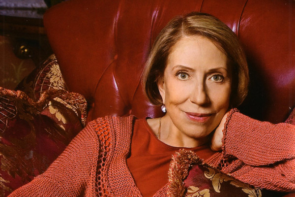 Инна Чурикова попала в больницу с переломом руки