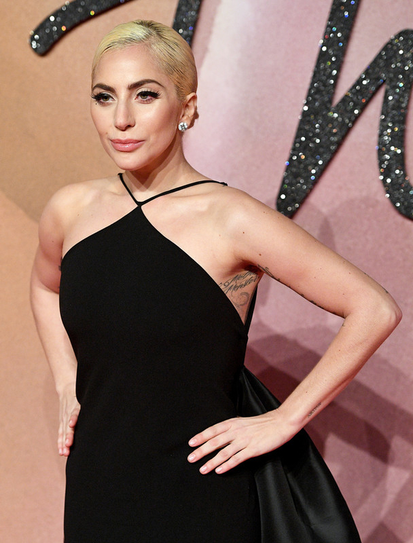 Lady Gaga похвасталась новой татуировкой