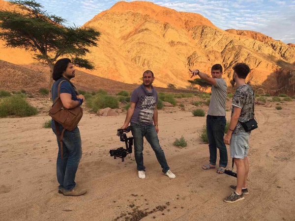 Как снимали клип Владимира Ткаченко в Египте: пустыня, бедуины и дочурка