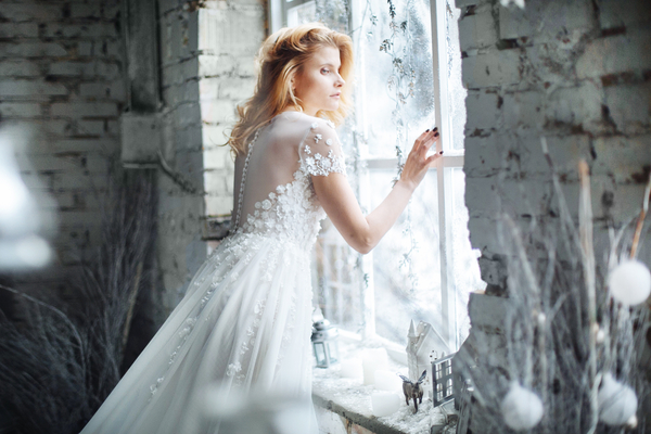 Даша Коломиец снялась в кампейне свадебных платьев