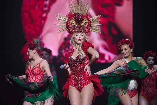 Оля Полякова показала видео, в котором она без макияжа