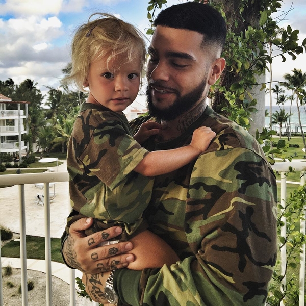 Тимати оригинально и необычно поздравил дочь с Новым годом