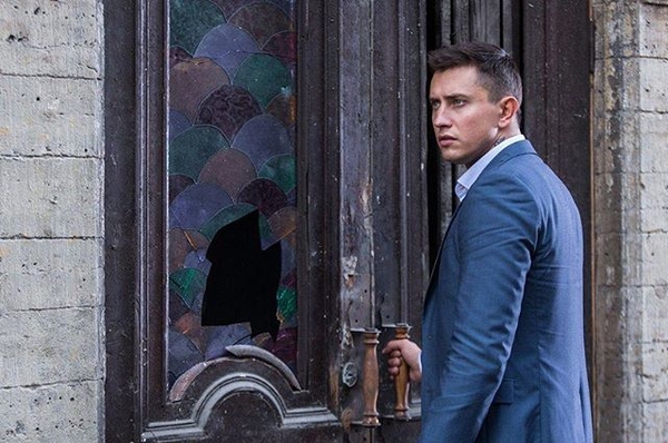 Звезда сериала Мажор рассказал, что однажды уснул за рулем и попал в ДТП