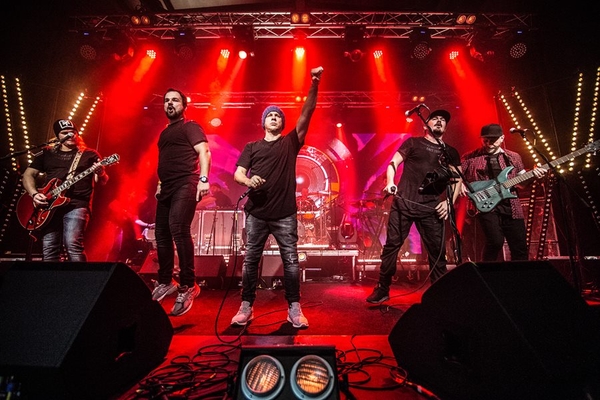 Группа ТНМК презентовала новую песню Різдво рок-н-рол