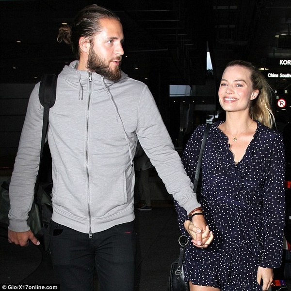 Марго Робби впервые была замечена со своим мужем после тайной свадьбы