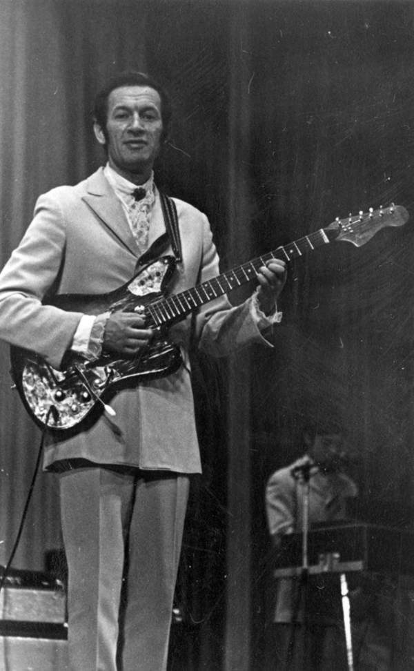 Умер Анатолий Васильев – основатель ансамбля Поющие гитары