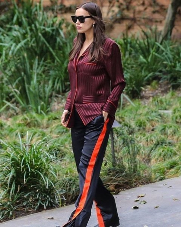 Беременная Шейк сходила на шоппинг в спортивных штанах и пижамной кофте