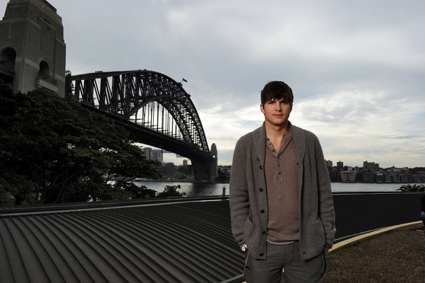 Эштон Катчер ответил на критику Натали Портман по поводу его зарплаты