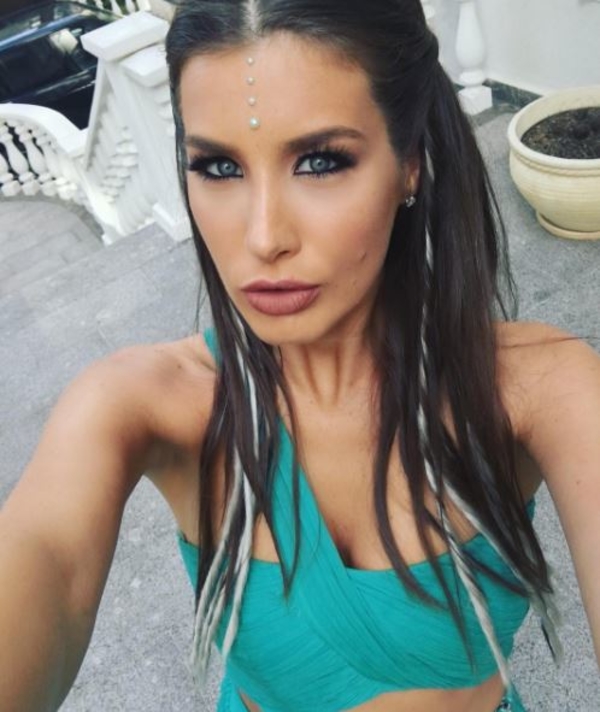 Сексуальная Кети Топурия выложила смелые фото из отпуска