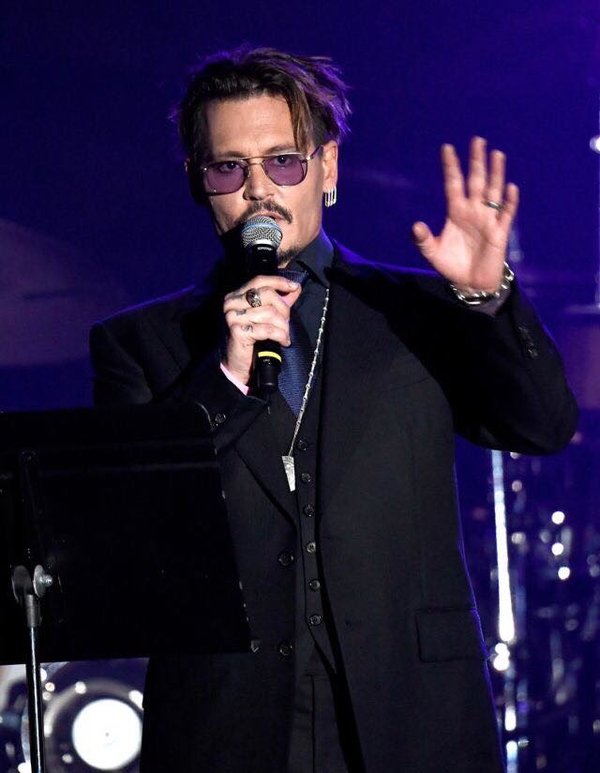 Джонни Депп подал в суд на своих бывших менеджеров