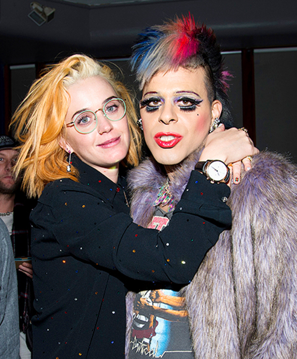 Кэти Перри перекрасилась в блондинку