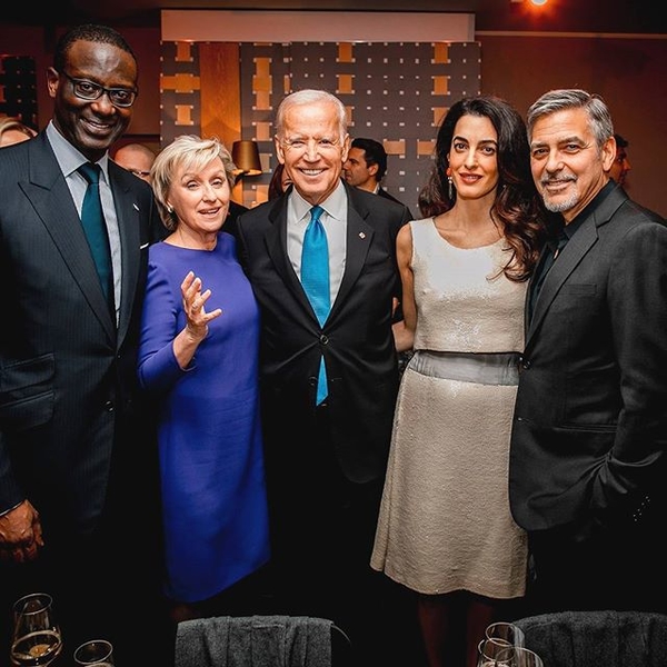 Амаль Клуни впервые вышла в свет после слухов о беременности