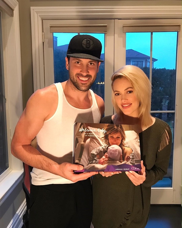 Возлюбленная Максима Чмерковского впервые показала новорожденного сына