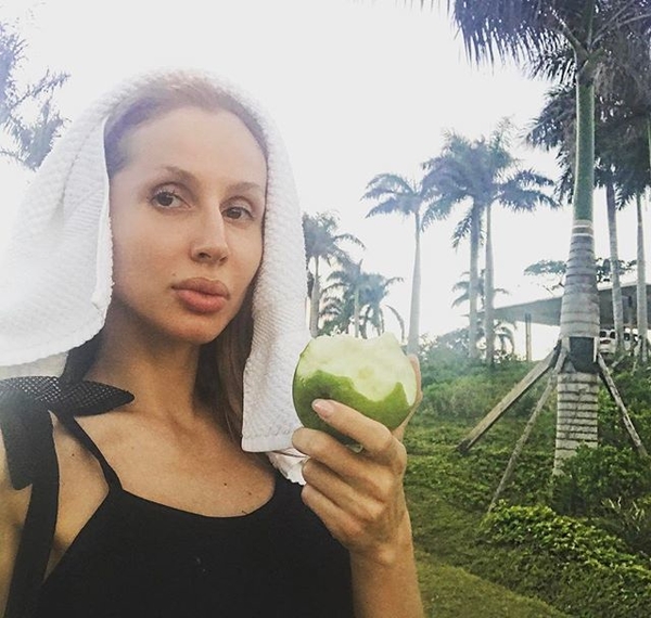 LOBODA показала, как отдыхает с дочкой возле океана