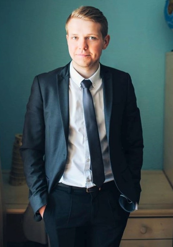 Актор Богдан Олейник розповів, як ставиться до службових романів