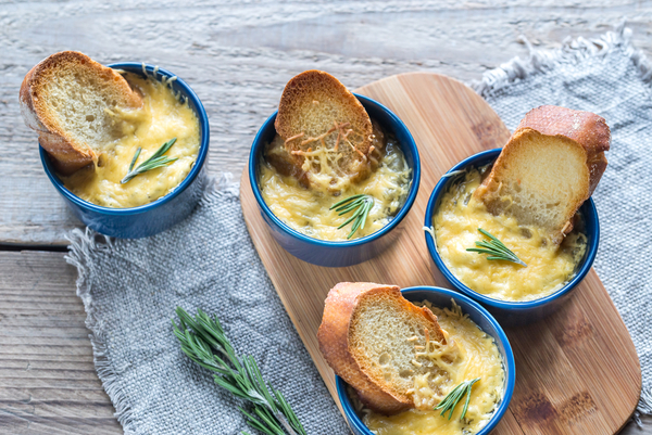 Как приготовить французский луковый суп с гренками