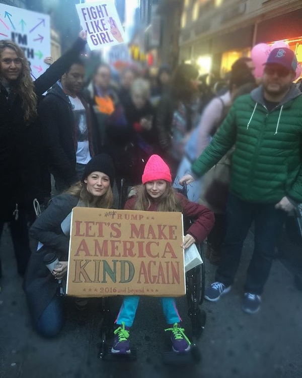 Женский марш против Трампа: Блейк Лайвли рассказала о своем участии
