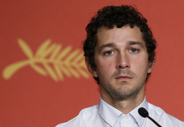 Шайа ЛаБаф объявил четырехлетний протест после инаугурации Трампа