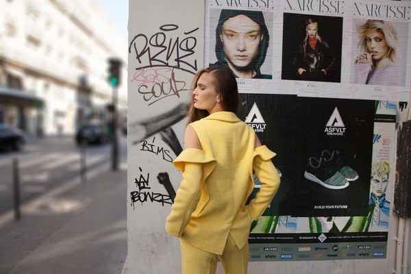 Модельный street-style: Алла Костромичева снялась в нарядах Nadya Dzyak