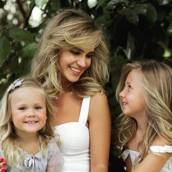 Дочери Глюкозы трогательно поздравили папу с днем рождения