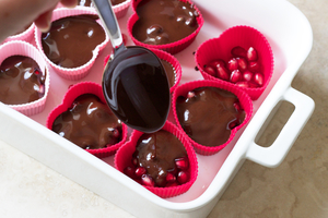 Как приготовить гранатовые конфеты с шоколадом