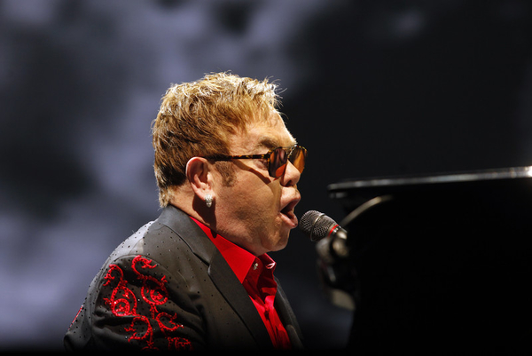 Дьявол носит Prada: Элтон Джон создаст музыку для бродвейского мюзикла