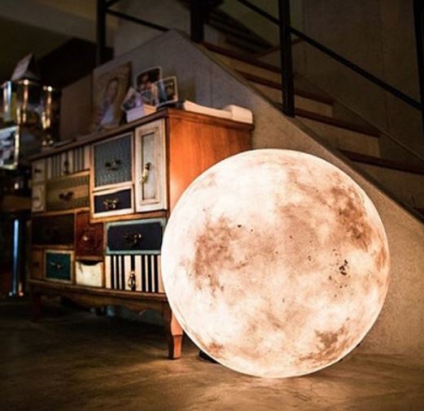 Креативный декор: необычные лампы в интерьере