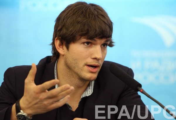 Эштон Катчер раскритиковал Трампа за его политику против мусульман