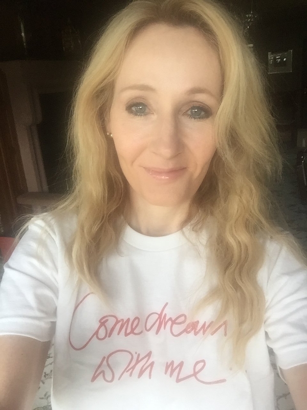 Джоан Роулинг ответила фанатам, которые захотели сжечь книги о Гарри Поттере