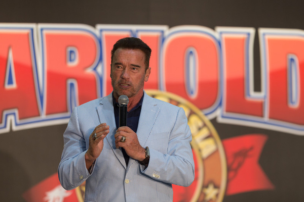 Шварценеггер предложил Трампу занять его место: Чтобы люди спали спокойно