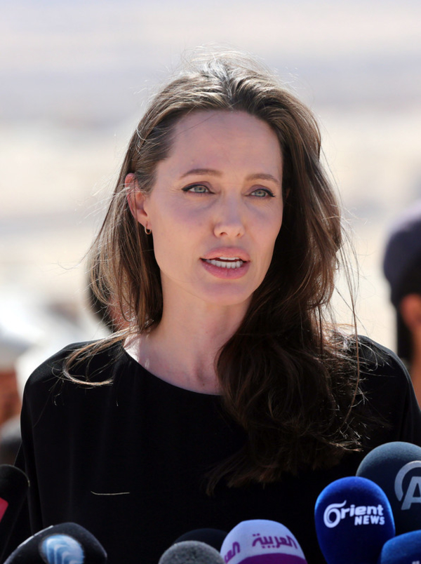 Анджелина Джоли выразила свое недовольство политикой Трампа