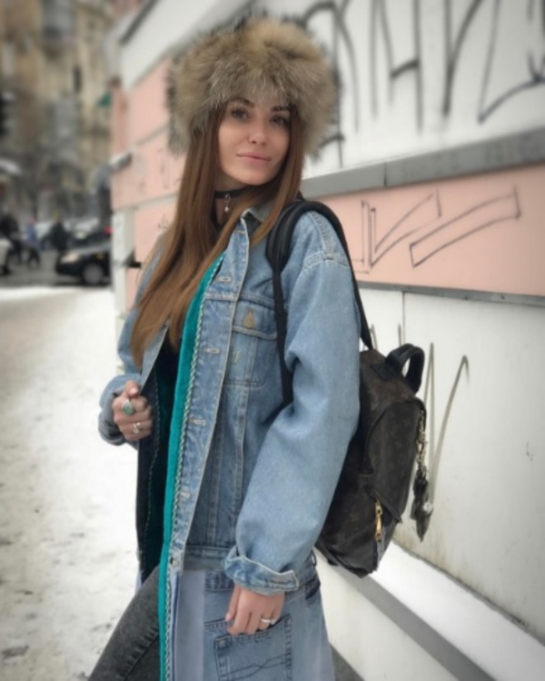 Слава Каминская показала, как выглядела в выпускном классе школы