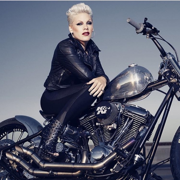 Пинк показала подросшего сына