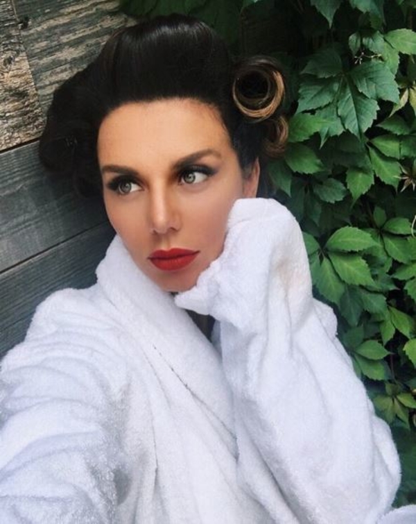 Официально: Анна Седокова беременна третьим ребенком