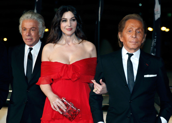 Роскошная Моника Белуччи посетила оперу о трагической судьбе падшей женщины