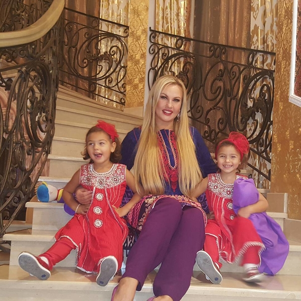 Двойное счастье: звездные мамы двойняшек и близнецов