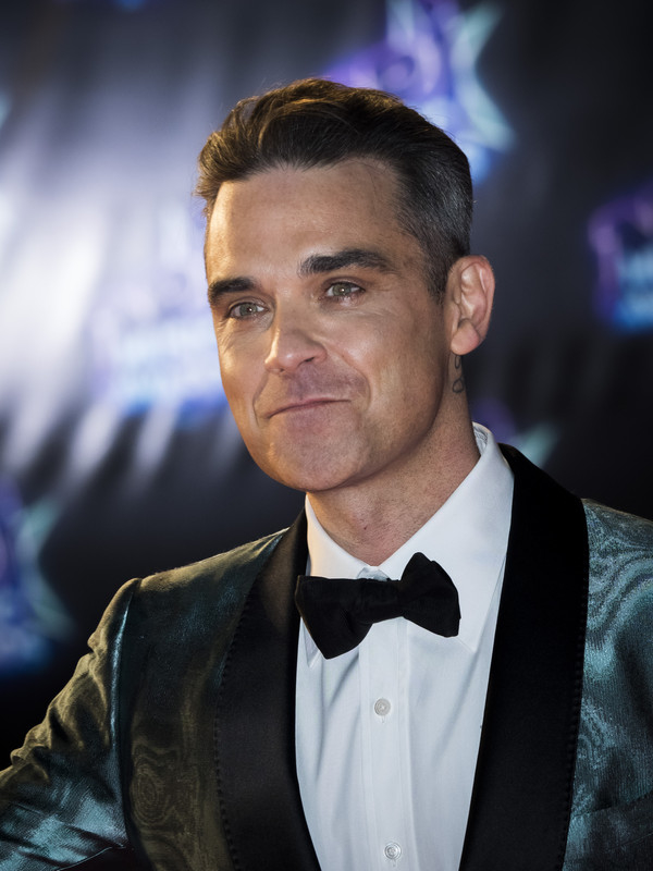 Робби Уильямс заявил, что курил марихуану в Букингемском дворце