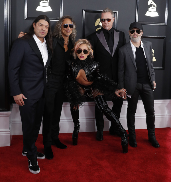 Grammy 2017: эпатажная Lady Gaga удивила номером с группой Metallica
