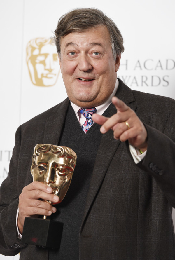 BAFTA 2017: ведущий церемонии назвал Трампа "законченным идиотом"