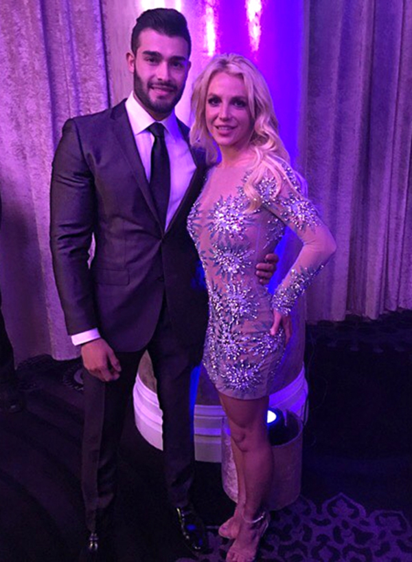 Бритни Спирс впервые вышла в свет с 22-летним возлюбленным